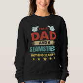 I m A Dad And A Seamstress Nothing Scares Me Trui (Voorkant)