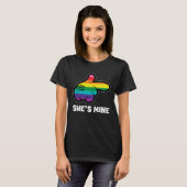 I m Hers Rainbow Lesbian Couple LGBT Pride Matchin T-shirt (Voorkant volledig)