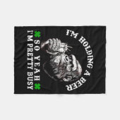 I’m Holding A Beer So Yeah I’m Pretty Busy Monkey  Fleece Deken (Voorkant (Horizontaal))