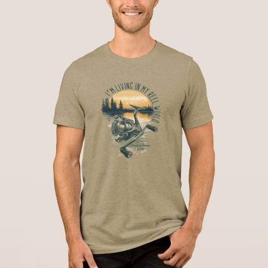 I’m Living in My Reel World | Fishing lake  Tri-Blend Shirt (Voorkant)
