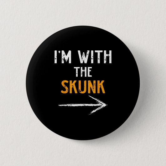 I’m With The Skunk Funny Halloween Matching Couple Ronde Button 5,7 Cm (Voorkant)