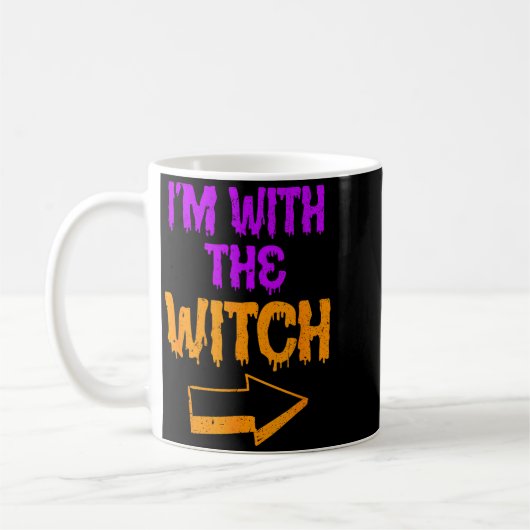 I’m With The Witch Funny Halloween Matching Couple Koffiemok (Links)