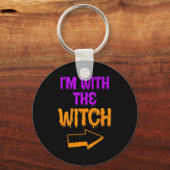 I’m With The Witch Funny Halloween Matching Couple Sleutelhanger (Voorkant)