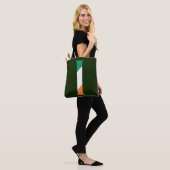 I Monogram bedekt met Ierse vlag stint Tote Bag (Op model)