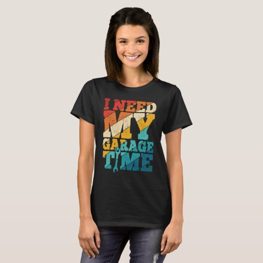 I Need My Garage Time Mechanic Tools  Tuning Guy T-shirt (Voorkant volledig)