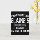 I Never Question Elaine’s Choices - Elaine D Name Kaart (Gele Bloem)