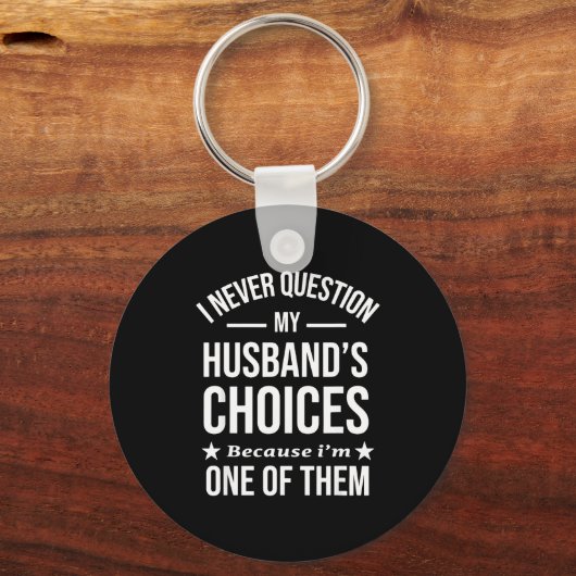 I Never Question My Husbands Choices Because I'm O Sleutelhanger (Voorkant)