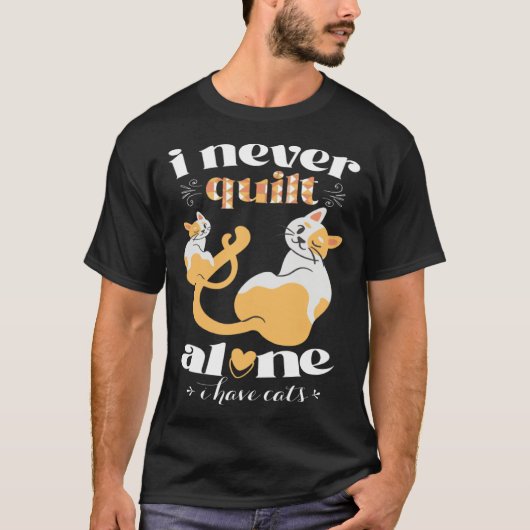 I Never Quilt Alone I Have Cats Quilter Womans Me T-shirt (Voorkant)