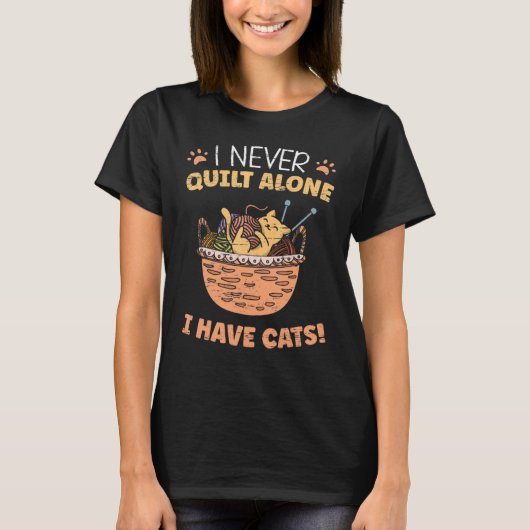 I Never Quilt Alone I Have Cats  Quilting Sewing T-shirt (Voorkant)