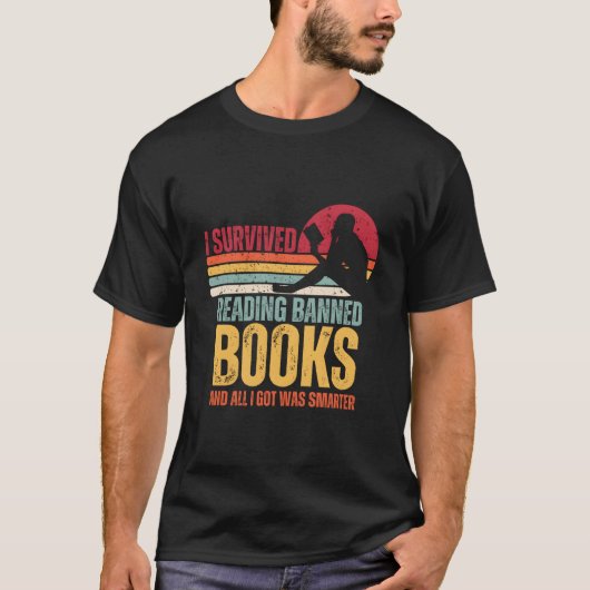 I Overlevende lezende verboden boeken T-shirt (Voorkant)