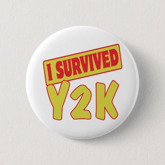 I OVERVIVED Y2K RONDE BUTTON 5,7 CM (Voorkant)
