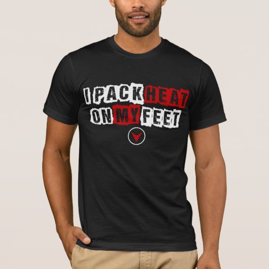 I Pack Heat op mijn Feet Sneakerhead Shirt (Voorkant)