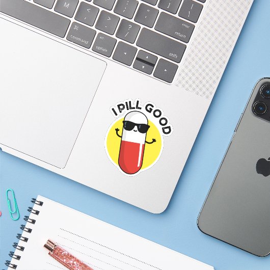 I Pill Good Funny Medicine Pun Sticker (Laptop met iPhone)