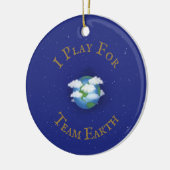 "I Play for Team Earth" wereldbevolking Keramisch Ornament (Links)