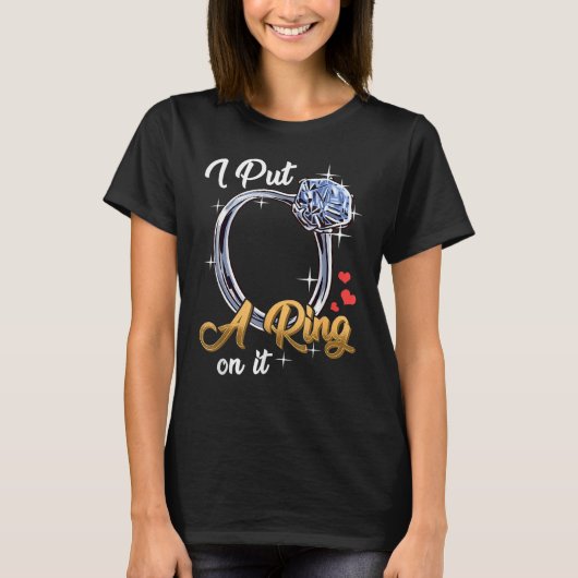 I Put A Ring On It Funny Engagement Engaged Future T-shirt (Voorkant)