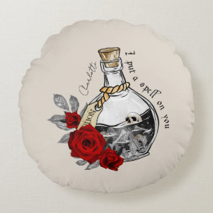 I Put A Spell On You - Liefdesdrankje met schedels Rond Kussen