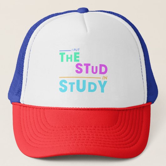 I Put the Stud in Study - Grappig Student Design Trucker Pet (Voorkant)