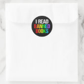 I Read Banned Books Rainbow Ronde Sticker (Tas)