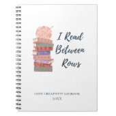 I Read Between Rows Crochet Knitting Book Lover Notitieboek (Voorkant)