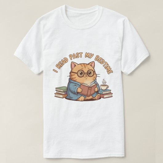 I Read Past My Bedtime Cute Reading Cat T-Shirt (Design voorkant)