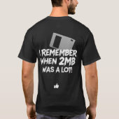I_REMEMBER_WHEN_2MB_WAS_A_LOT!W T-SHIRT (Achterkant)