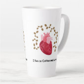 I Run on Coffee and Love Mug Latte Mok (Rechterhoek)