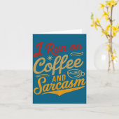 I Run On Coffee And Sarcasm - Funny Quote Humor  Kaart (Gele Bloem)