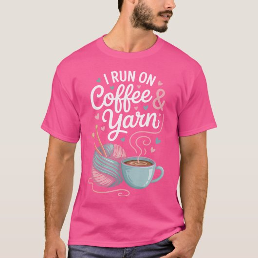 I Run On Coffee And Yarn Funny Knitting Knitter T-shirt (Voorkant)