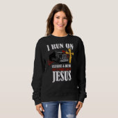 I Run On Diesel Caffeine & Jesus Christian Truck D Trui (Voorkant volledig)