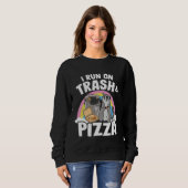I Run On Trash And Pizza Rainbow Raccoon Trui (Voorkant volledig)