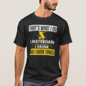 I Skateboard Drink and know Skateboarden T-shirt (Voorkant)