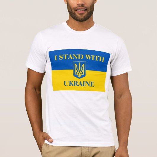 I STAND WUTH UKRAINE. Ukrainian flag.Coat of Arms T-shirt (Voorkant)