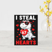 I Steal 67 Hearts Funny 67 Valentine Dinosaur Men  Kaart (Gele Bloem)