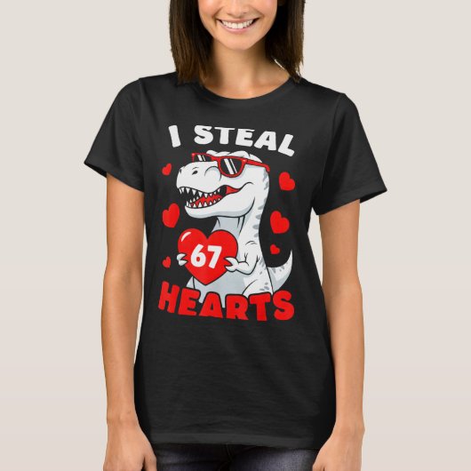 I Steal 67 Hearts Funny 67 Valentine Dinosaur Men  T-shirt (Voorkant)