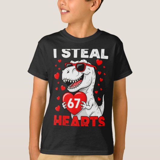 I Steal 67 Hearts Funny 67 Valentine Dinosaur Men  T-shirt (Voorkant)
