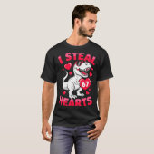 I Steal 67 Hearts Funny 67 Valentine Dinosaur Men  T-shirt (Voorkant volledig)