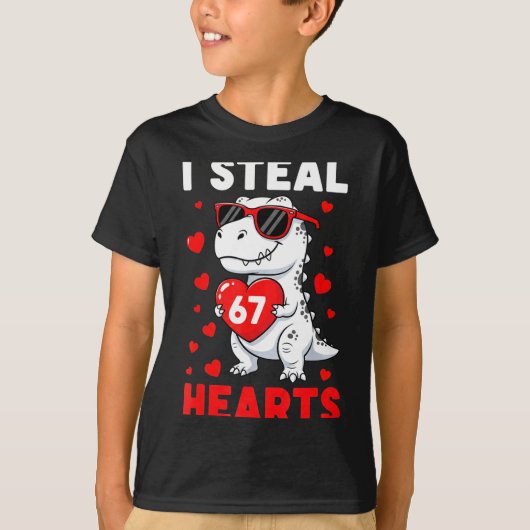 I Steal 67 Hearts Funny 67 Valentine Dinosaur Men  T-shirt (Voorkant)