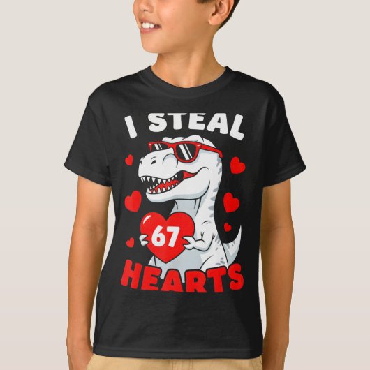 I Steal 67 Hearts Funny 67 Valentine Dinosaur Men  T-shirt (Voorkant)