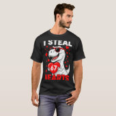 I Steal 67 Hearts Funny 67 Valentine Dinosaur Men  T-shirt (Voorkant volledig)