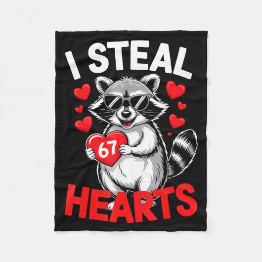 I Steal 67 Hearts Funny 67 Valentine Raccoon Men B Fleece Deken (Voorkant)