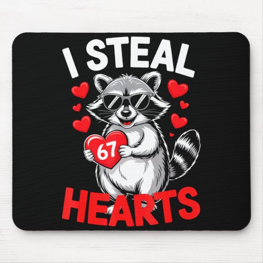 I Steal 67 Hearts Funny 67 Valentine Raccoon Men B Muismat (Voorkant)