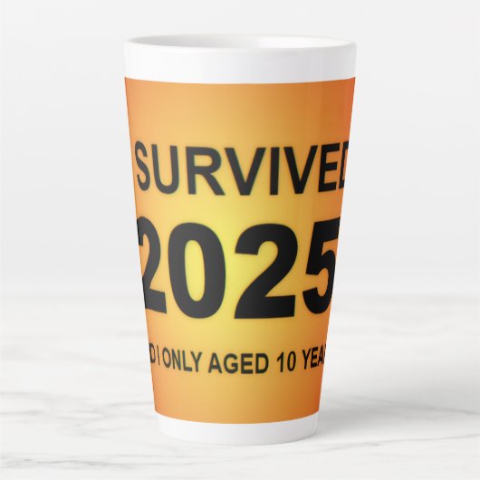I Survived 2025 Latte Mok (Voorkant)