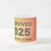 I Survived 2025  Matglas Koffiemok (Center)