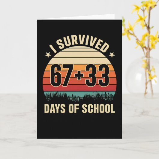 I Survived 67 + 33 Days of School Retro Teacher Kaart (Gele Bloem)