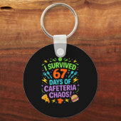 I Survived 67 Days Of Cafeteria Chaos Staff Lunch Sleutelhanger (Voorkant)