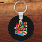 I Survived 67 Days Of School Funny 67 Teachers Stu Sleutelhanger (Voorkant)