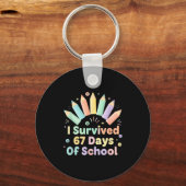 I Survived 67 Days Of School Funny 67 Teachers Stu Sleutelhanger (Voorkant)