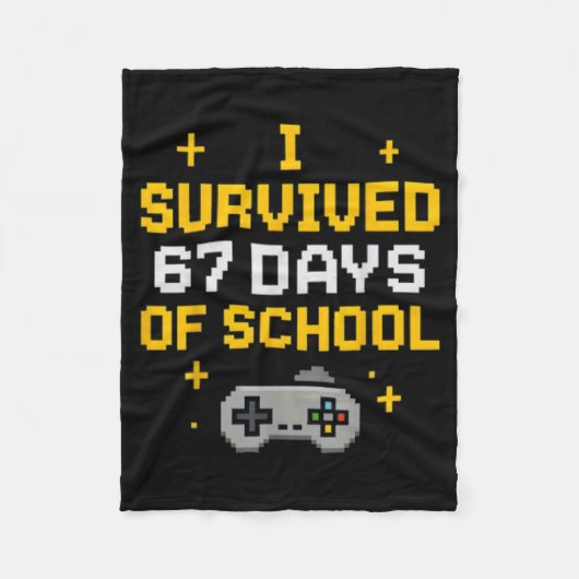 I Survived 67 Days Of School Funny Gamer Student M Fleece Deken (Voorkant)