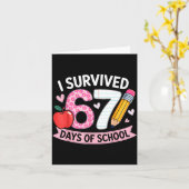 I Survived 67 Days Of School Funny Meme Student Te Kaart (Gele Bloem)
