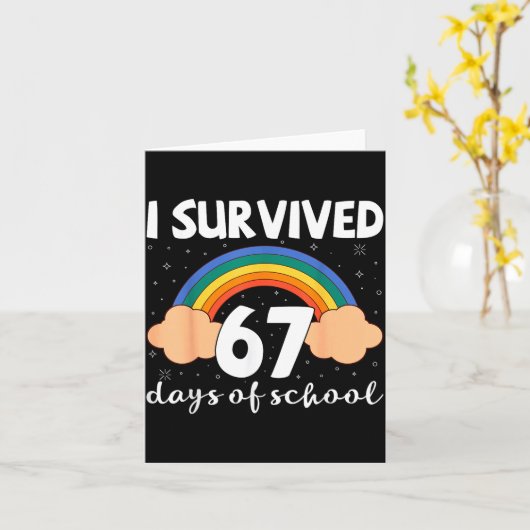 I Survived 67 Days Of School Funny Meme Student Te Kaart (Gele Bloem)